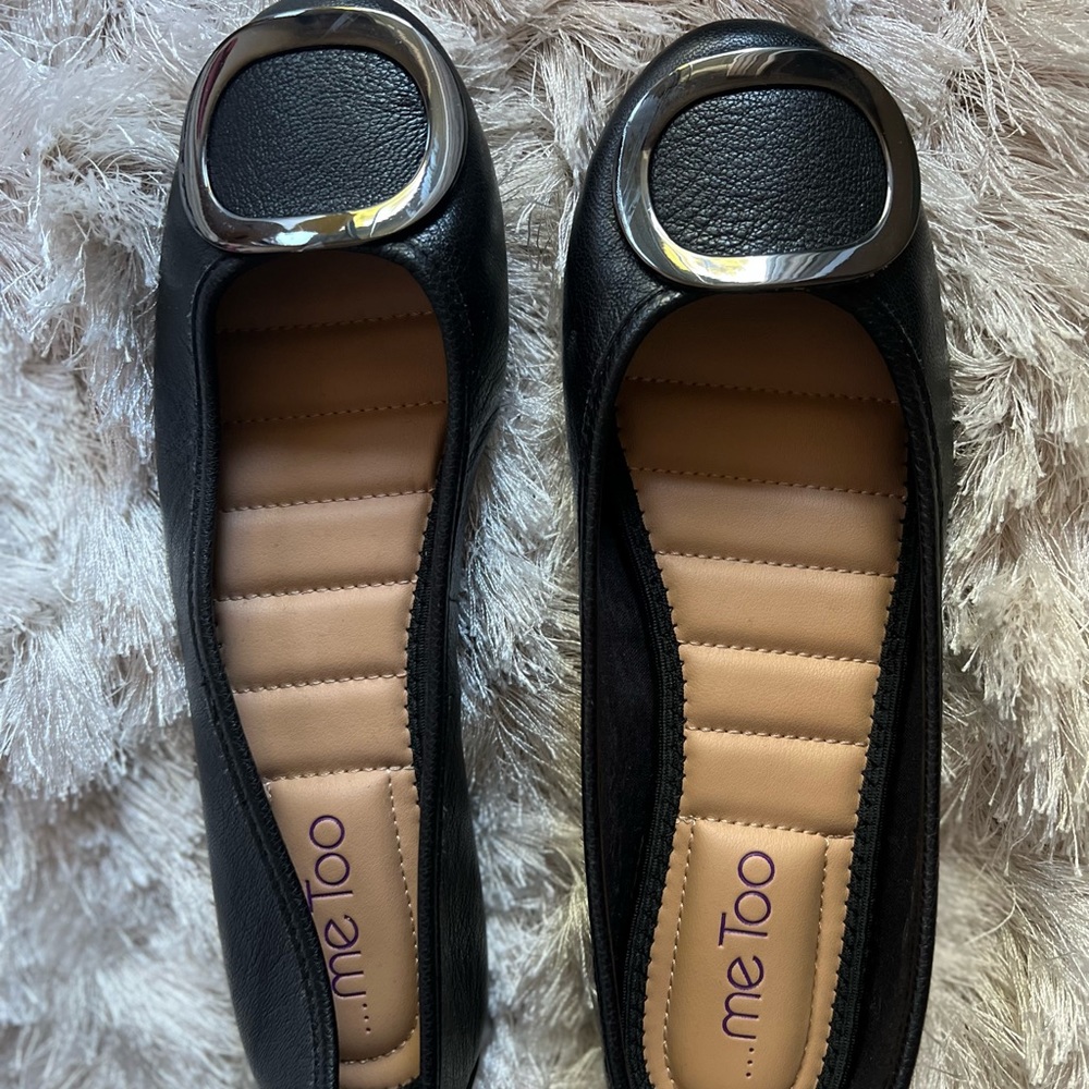 Me too super comfy shoes for women size 7.5. Barely worn. Like new.